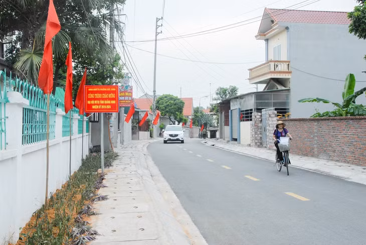 Tuyến đường khu phố Trạo Hà (phường Đức Chính, TX Đông Triều) được đô đảo nhân dân địa phương tham gia đóng góp kinh phí, bàn giao mặt bằng đề hoàn thành thi công, chào mừng Đại hội MTTQ các cấp năm 2019.