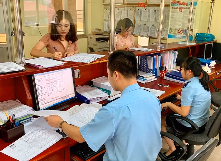 Hướng dẫn tạo thuận lợi cho DN làm thủ tục tại Chi cục HQCK Hoành Mô.