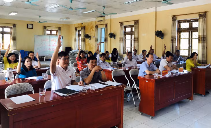 Các đại biểu phường Hà Tu nhất trí tán thành
