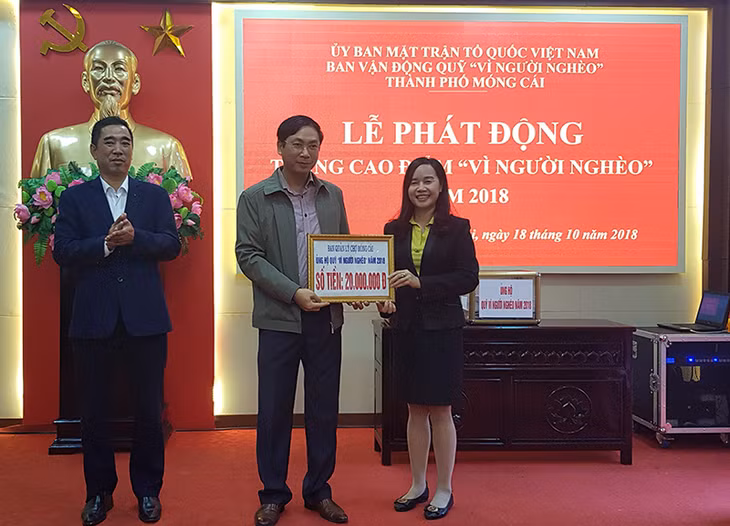 Ban Quản lý chợ Móng Cái ủng hộ Qũy 