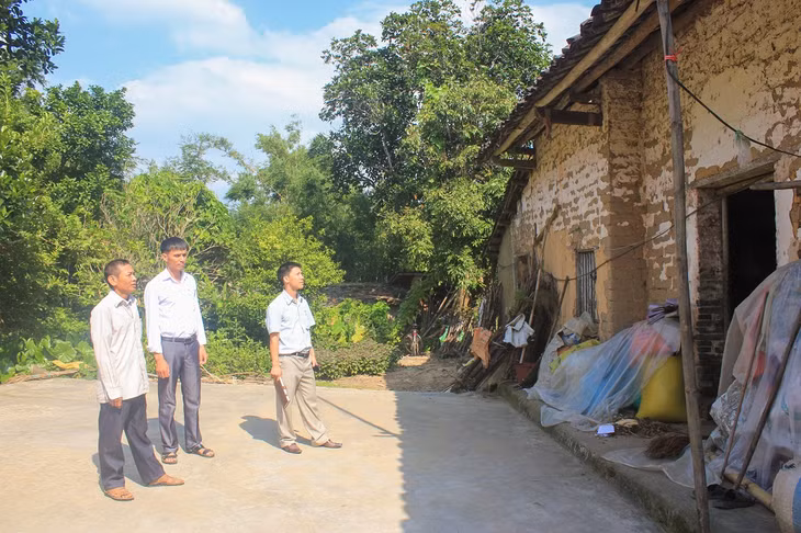 Đoàn công tác Ủy ban MTTQ tỉnh thẩm định điều kiện các hộ nghèo được hỗ trợ nhà từ nguồn Quỹ thiện tâm (Tập đoàn Vingroup) phối hợp MTTQ tỉnh.