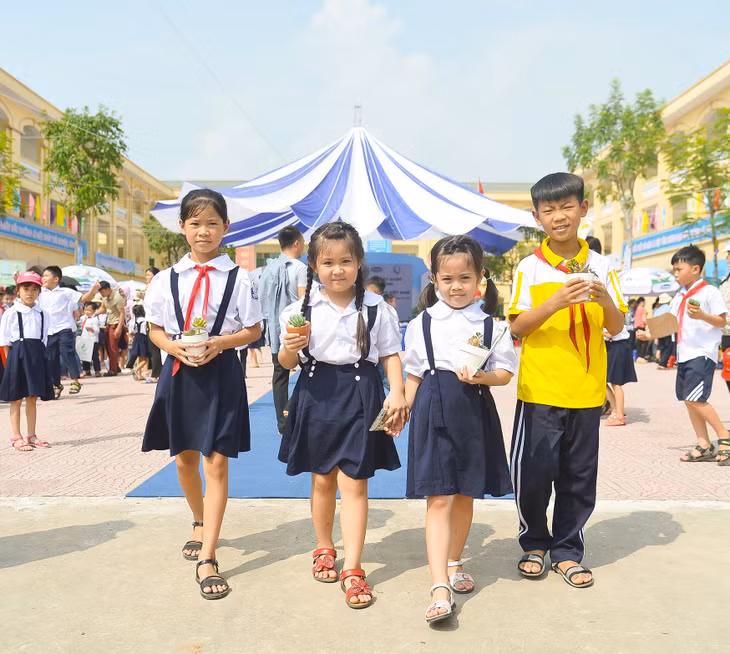 Sữa học đường góp phần cải thiện thể trạng trẻ em Việt Nam. Ảnh VGP/Minh Thi