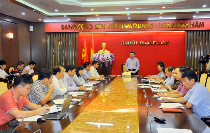 Quang cảnh cuộc họp.