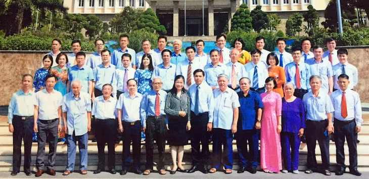 Lãnh đạo và các bộ Ủy ban Kiểm tra Tỉnh ủy các thế hệ, nghỉ hưu và đương chức chụp ảnh lưu niệm nhân kỷ niệm 71 năm ngày truyền thống ngành Kiểm tra Đảng.
