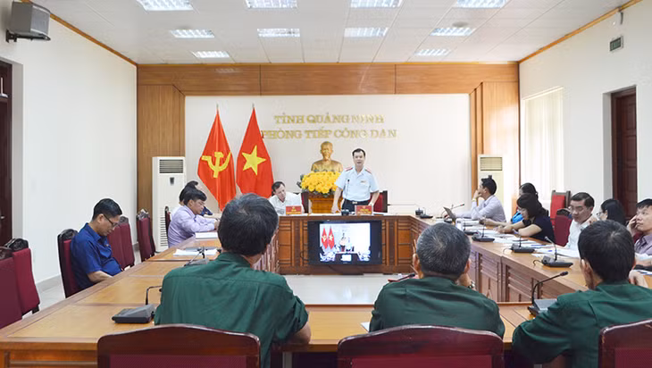 Quang cảnh buổi tiếp công dân