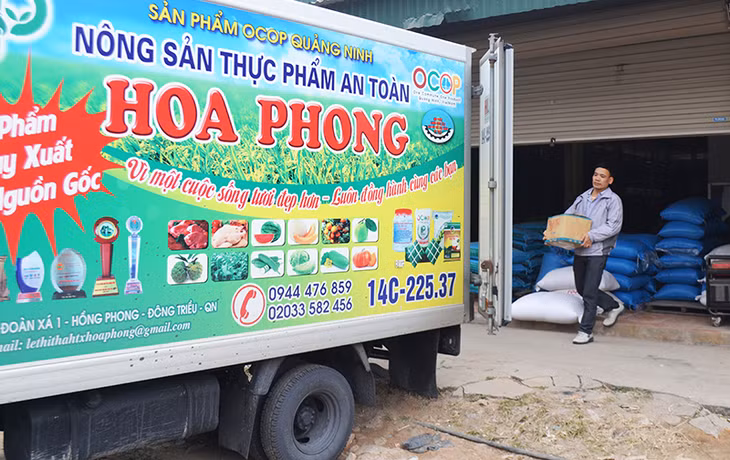 HTX dịch vụ nông nghiệp chất lượng cao Hoang Phong sử dụng xe chuyên dùng để cung ứng nông sản tới khách hàng