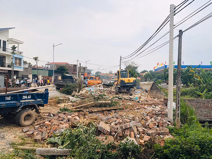 Buổi cưỡng chế đảm bảo an toàn tuyệt đối về người, tài sản, đúng quy định pháp luật.