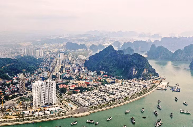 Tỉnh Quảng Ninh hướng tới là địa bàn năng động, phát triển, cải thiện hiệu quả phục vụ nhân dân của chính quyền. Ảnh: Hùng Sơn