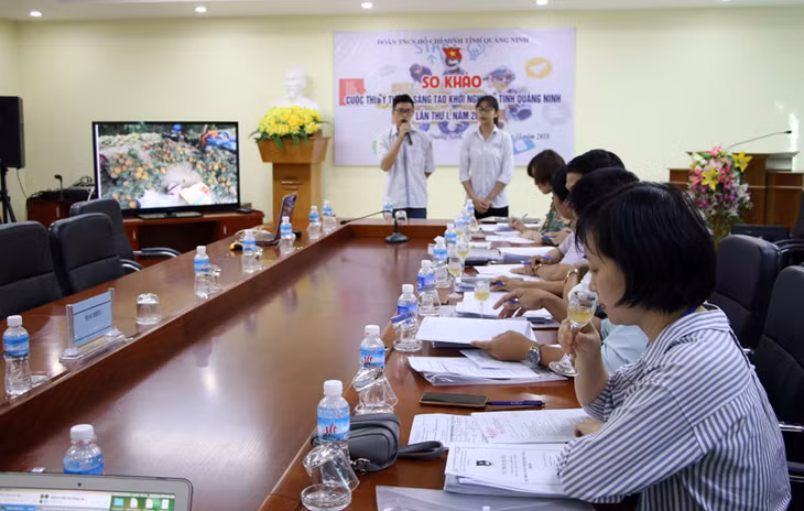 Các thí sinh tham gia dự thi vòng sơ loại Cuộc thi Ý tưởng Sáng tạo khởi nghiêp năm 2018. (Ảnh: Nguyễn Dung).