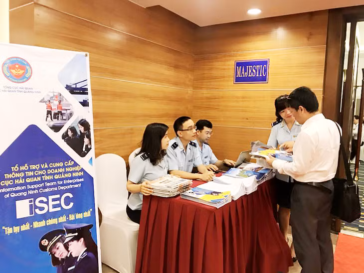 ISEC hỗ trợ thông tin, giải đáp thắc mắc cho doanh nghiệp. (Ảnh đơn vị cung cấp).