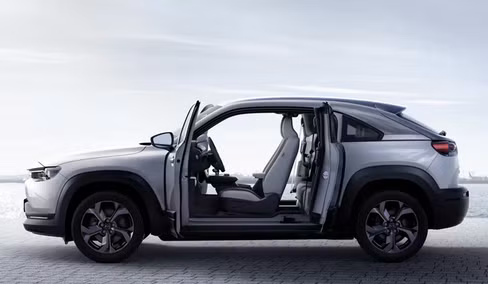 MX-30 có kiểu cửa mở ngược giống xe siêu sang Rolls-Royce. Ảnh: Mazda