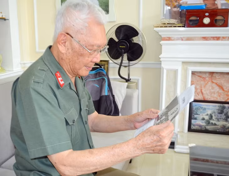 CCB Phùng Ngọc Hùng, xem lại tư liệu trong thời gian tiếp quản, bảo vệ Vùng mỏ.