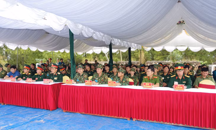 Đoàn công tác kiểm tra nội dung triển khai hệ thống báo động phòng không, thực hành đánh địch đột nhập đường không của LLVT TX Đông Triều.