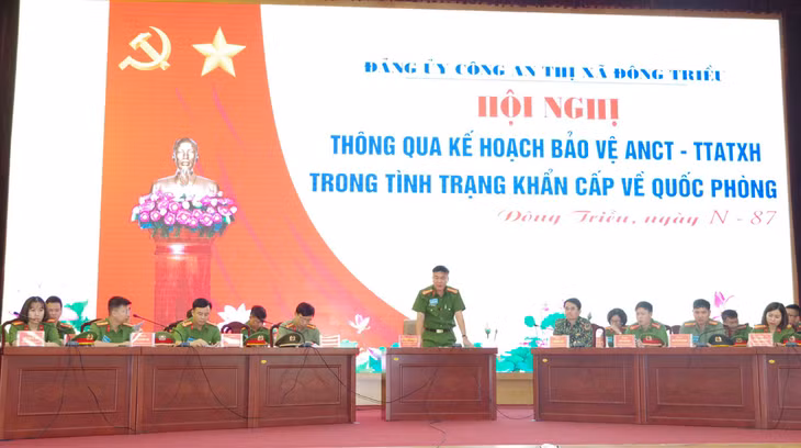 Hội nghị Đảng ủy Công an thị xã thông qua kế hoạch bảo vệ ANCT-TTATXH trong tình trạng khẩn cấp về quốc phòng.