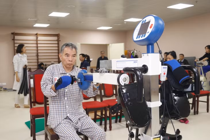 Thoái hóa đốt sống cổ là bệnh lý thường gặp nhưng lại ảnh hưởng nghiêm trọng đến sức khỏe và cuộc sống người bệnh.