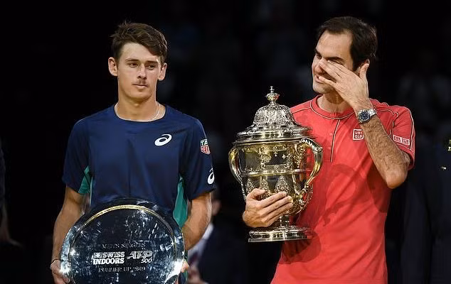 Roger Federer xúc động với danh hiệu ATP thứ 103 trong sự nghiệp.