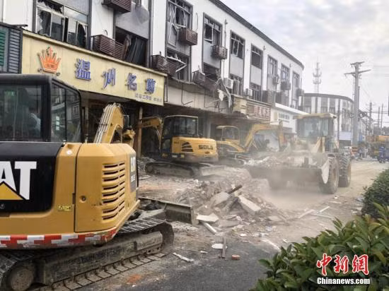 Hiện trường vụ nổ khí gas tại nhà hàng ở Vô Tích, tỉnh Giang Tô, Trung Quốc. Ảnh: Chinanews