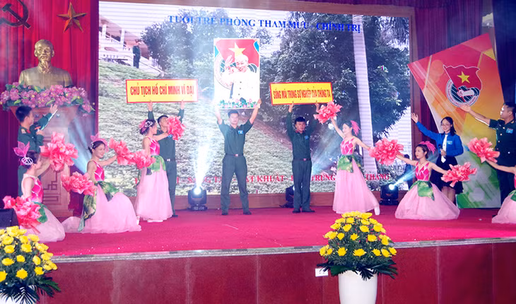 Tiết mục của Đoàn cơ sở Phòng Tham mưu - Chính trị