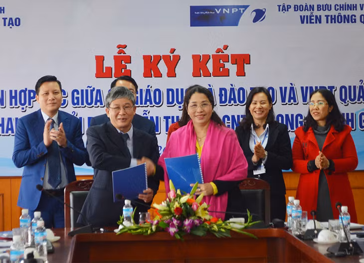 VNPT Quảng Ninh và Sở Giáo dục - Đào tạo ký kết thỏa thuận hợp tác triển khai các giải pháp viễn thông - công nghệ thông tin trong ngành Giáo dục