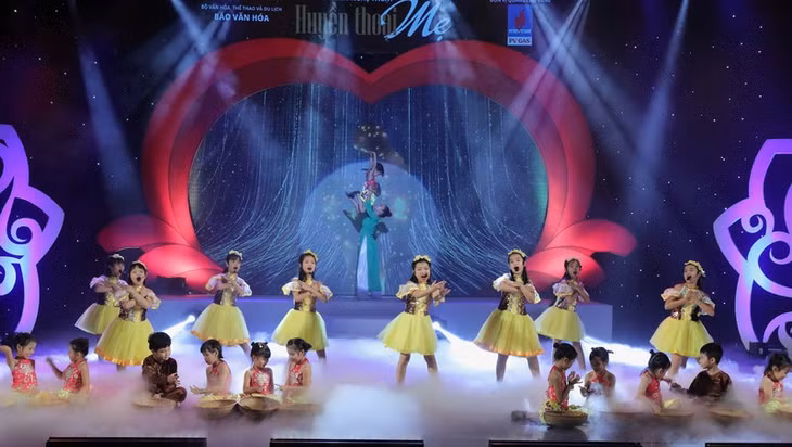 Khán phòng Trung tâm Nghệ thuật Âu Cơ đã có một đêm ấm áp với những bản tình ca về Mẹ.