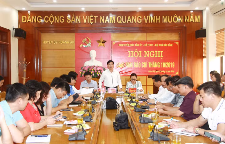 Hội nghị giao ban báo chí tháng 10/2019 tổ chức tại Hoành Bồ.
