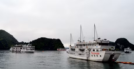 Vịnh Hạ Long. Ảnh: Thái Bình