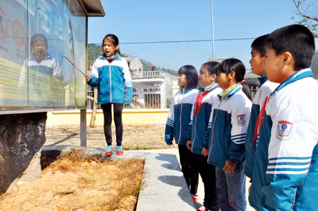 Trong những giờ học chính khoá thì các nhóm cũng tự học tập ngoại khoá như: Tìm hiểu lịch sử quê hương nơi mình sinh sống, hay học Luật Giao thông đường bộ...