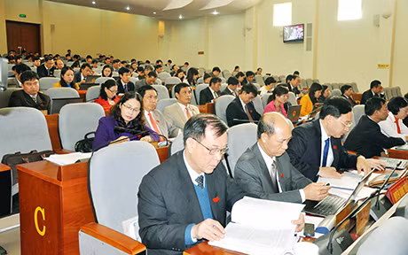 Các đại biểu HĐND tỉnh tại kỳ họp thứ 9, HĐND tỉnh khoá XII.