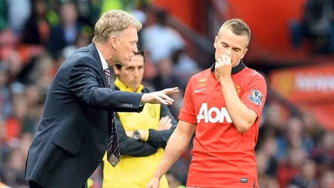 HLV Moyes đang chỉ đạo cầu thủ đá