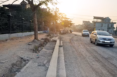 Tính đến ngày 7-12-2013, tại khu vực phường Nam Khê, TP Uông Bí vẫn còn một số hộ dân chưa bàn giao mặt bằng.
