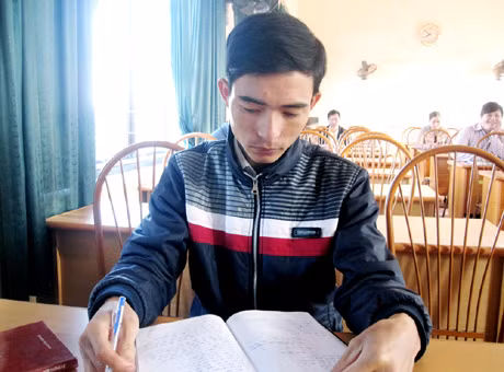 Bí thư chi bộ Trần Đình Khánh