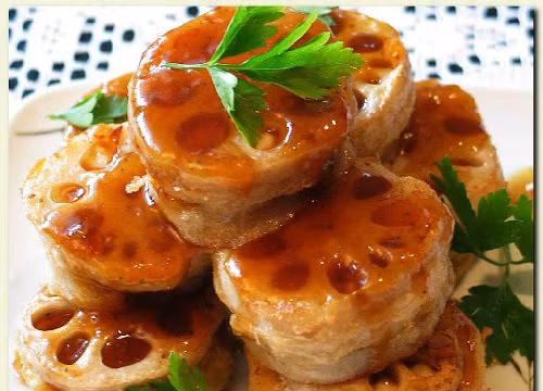 Món Á-Âu kết hợp sandwich củ sen. Ảnh: senta.