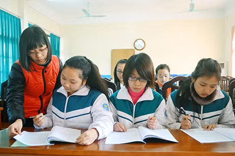 Một giờ ôn tập của cô và trò đội tuyển sử, Trường Tiểu học, THCS, THPT Văn Lang (TP Hạ Long).