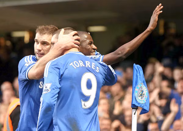 Chelsea của Mourinho đang áp sát Arsenal trên BXH.
