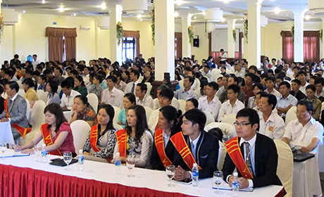 Các cuộc hội thảo khuyếch trương với chiêu bài “kiếm tiền không khó” của những công ty bán hàng đa cấp biến tướng đã lôi kéo nhiều người tham gia. (ảnh có tính chất minh hoạ)