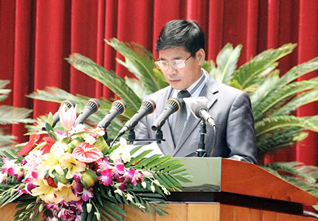 ông Trương Công Ngàn, Trưởng Ban Xây dựng nông thôn mới đã giải trình ý kiến chất vấn.