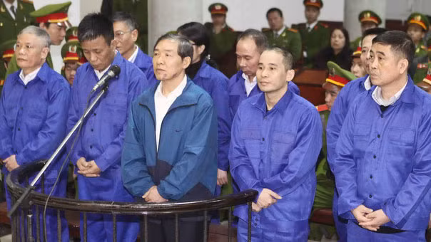 Các bị cáo tại phiên tòa (Ảnh: TTXVN)