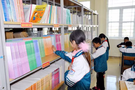 Khi có vấn đề hóc búa trong bài học, các thành viên trong ban thư viện có thể lên thư viện mượn sách về cùng nhau nghiên cứu.