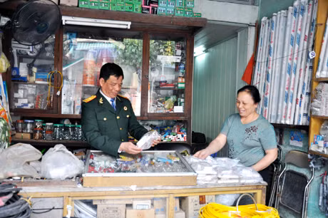 Cửa hàng tạp hoá của vợ chồng ông Vũ Nho Nhượng.