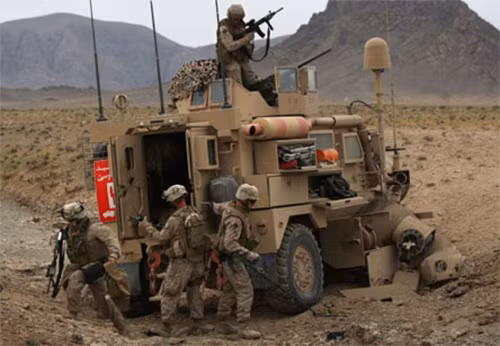 Xe bọc thép MRAP của Thủy quân Lục chiến Mỹ ở Afghanistan. Ảnh: Getty