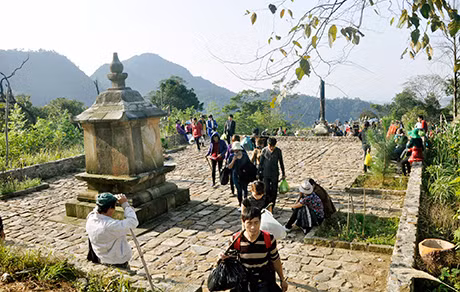 Hàng năm các điểm di tích thuộc Cụm di tích nhà Trần thu hút đông đảo du khách.