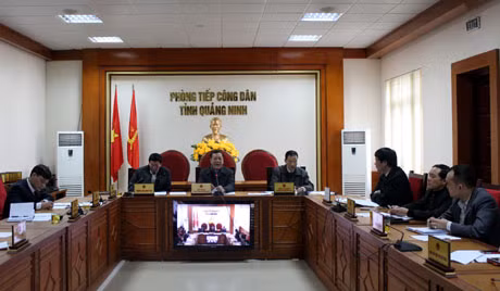 Đồng chí Đỗ Thông, Phó Chủ tịch Thường trực UBND tỉnh chủ trì buổi tiếp dân.
