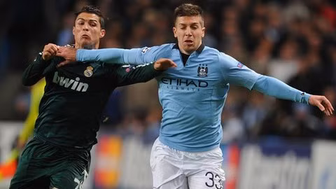 Matija Nastasic (phải)