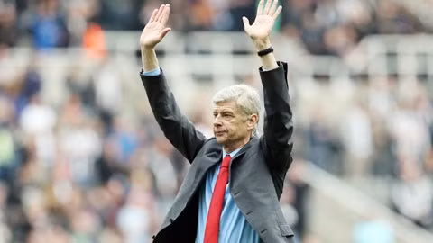 Wenger sẽ ở lại Arsenal thêm 3 năm nữa