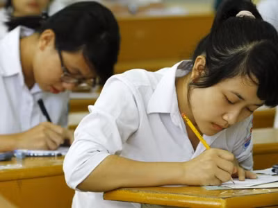 Thí sinh dự thi môn Toán tại trường ĐH Bách khoa Hà Nội năm 2013. Ảnh : như ý.