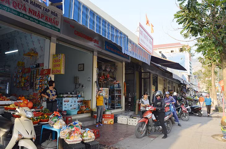 Chợ Cẩm Thành được xây dựng mới khang trang từ nguồn vốn đóng góp của nhân dân
