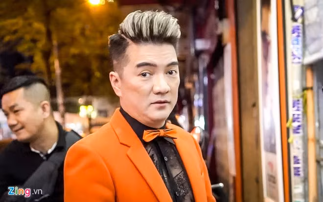 Ca sĩ Đàm Vĩnh Hưng không có mặt tại tòa, ủy quyền cho luật sư tham gia. Ảnh: Liêu Lãm.