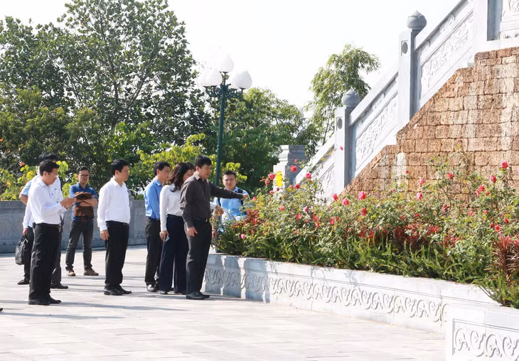 Đồng chí Ngô Hoàng Ngân, Phó Bí thư Thường trực Tỉnh ủy, yêu cầu TP Cẩm Phả hoàn thiện công tác chỉnh trang Khu di tích Đền Cửa Ông trước Tết Nguyên đán 2020.