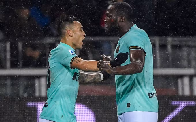 Cả Lukaku và Lautaro Martinez đều lập công giúp Inter đại thắng Torino.