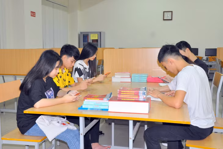 Các bạn sinh viên 